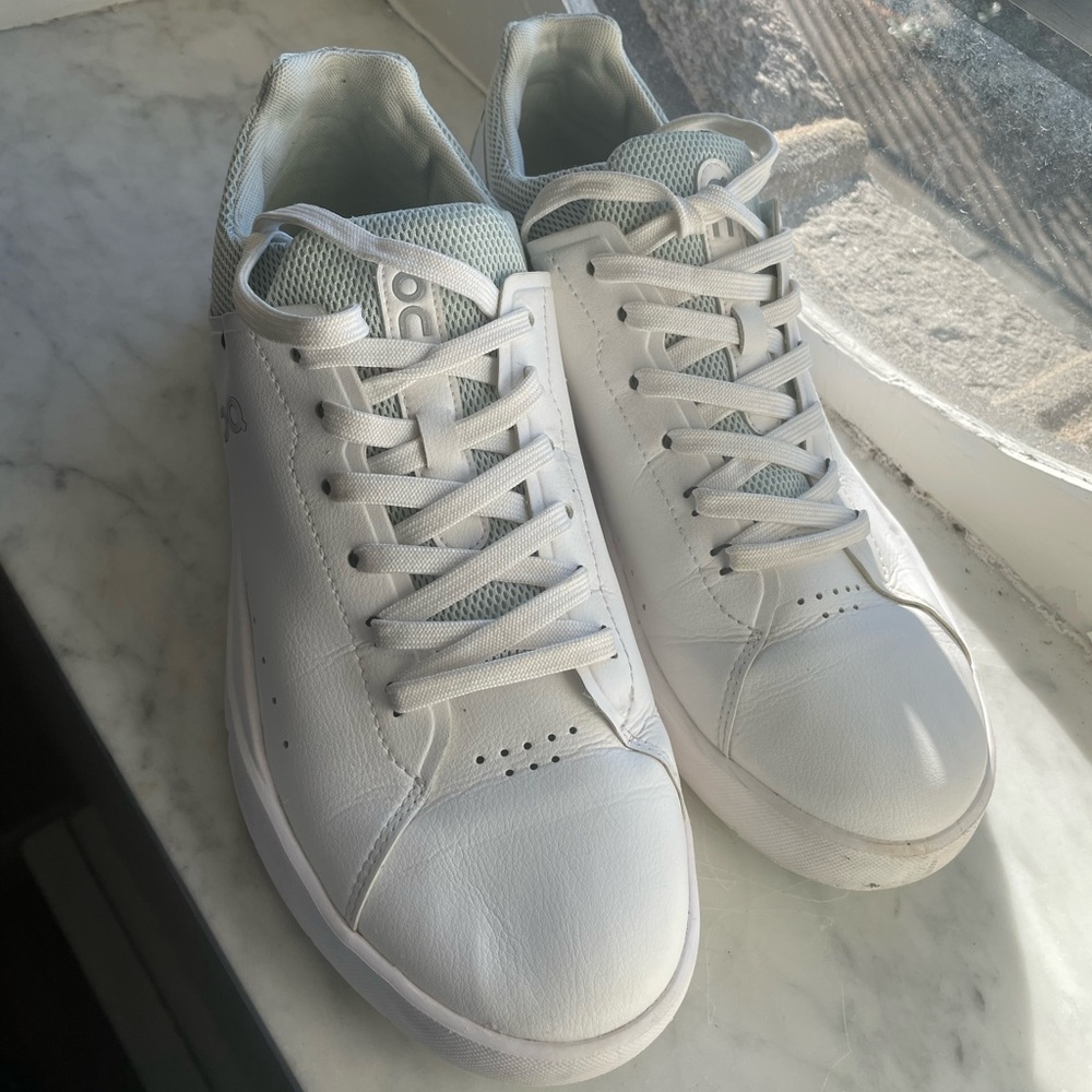 On Running Shoes “The Roger”